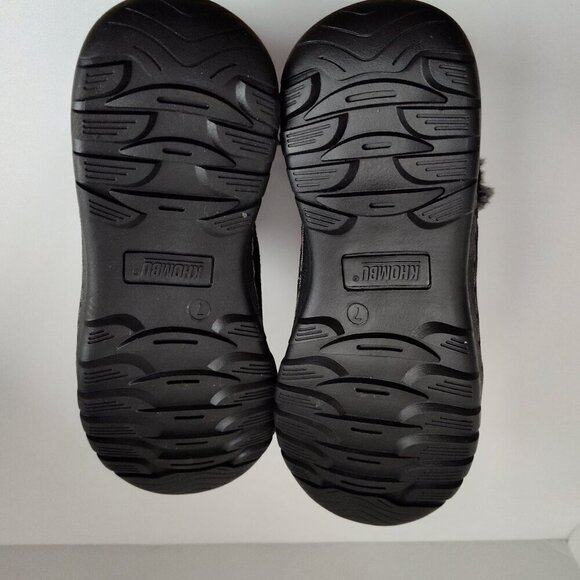 Ladies SZ 7 Khombu Black Suede Bootie - Picture 6 of 6